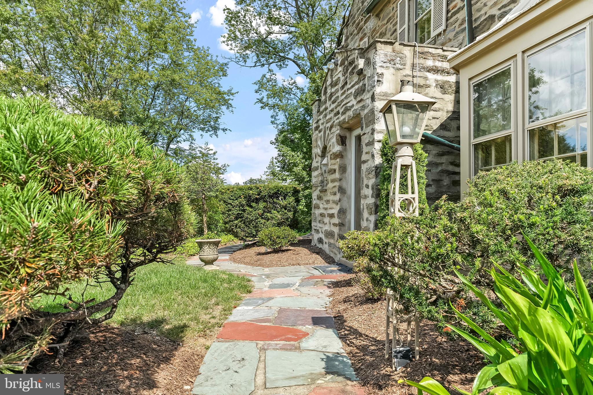 632 Foxcroft Road Elkins Park, PA 19027 - Photo 3 of 55
