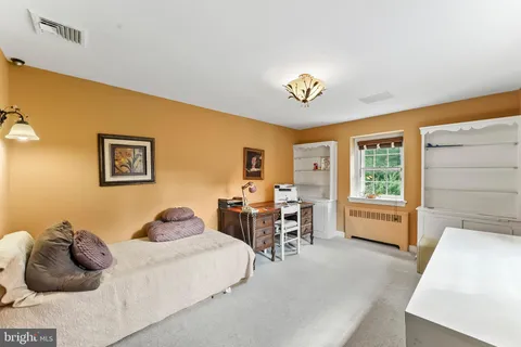 a view of entryway with washer and dryer