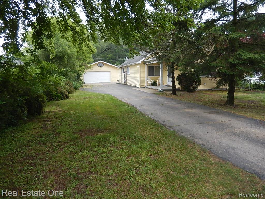 10790 Stark Road Livonia, MI 48150 - Photo 3 of 25