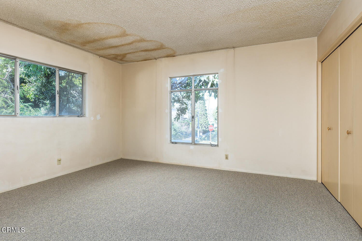 501 Martos Drive South Pasadena, CA 91030 - Photo 23 of 31 an empty room with a window