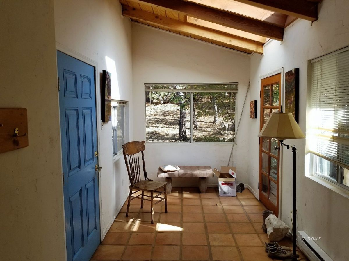 26740 Hopkins Road Idyllwild, CA 92549 - Photo 16 of 32 Mud Room