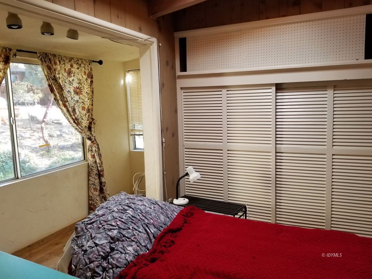 26740 Hopkins Road Idyllwild, CA 92549 - Photo 17 of 32 Den