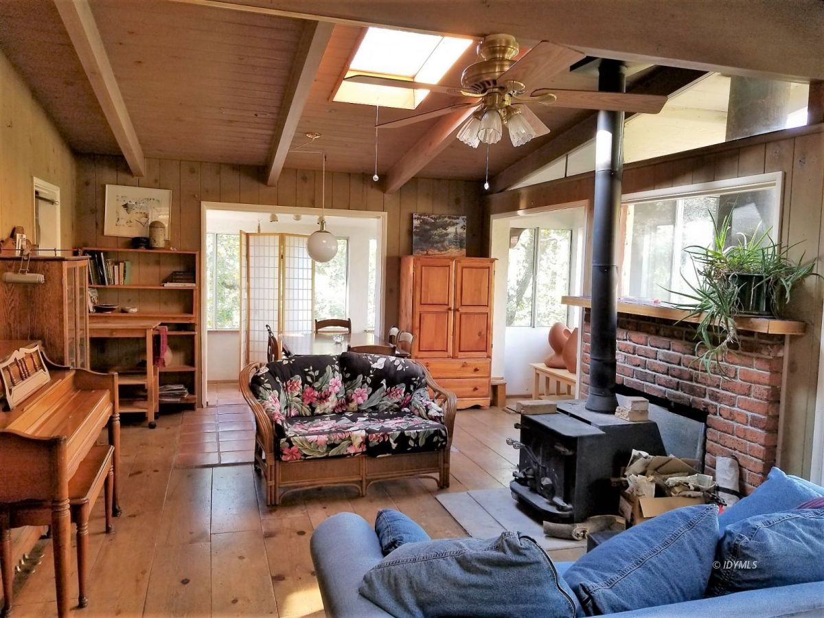 26740 Hopkins Road Idyllwild, CA 92549 - Photo 5 of 32 Front room