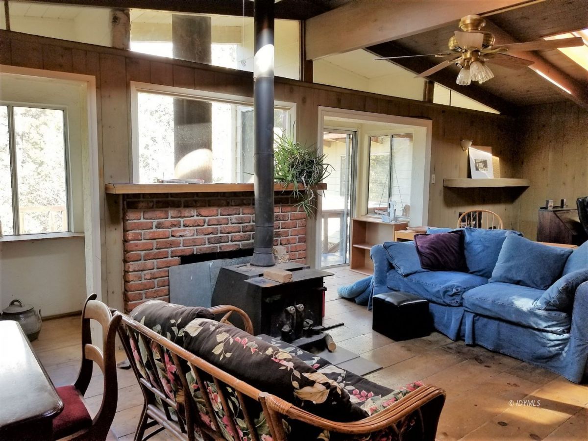 26740 Hopkins Road Idyllwild, CA 92549 - Photo 6 of 32 Front room