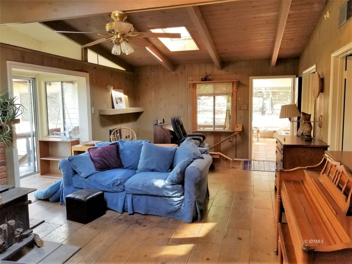 26740 Hopkins Road Idyllwild, CA 92549 - Photo 7 of 32 Front room