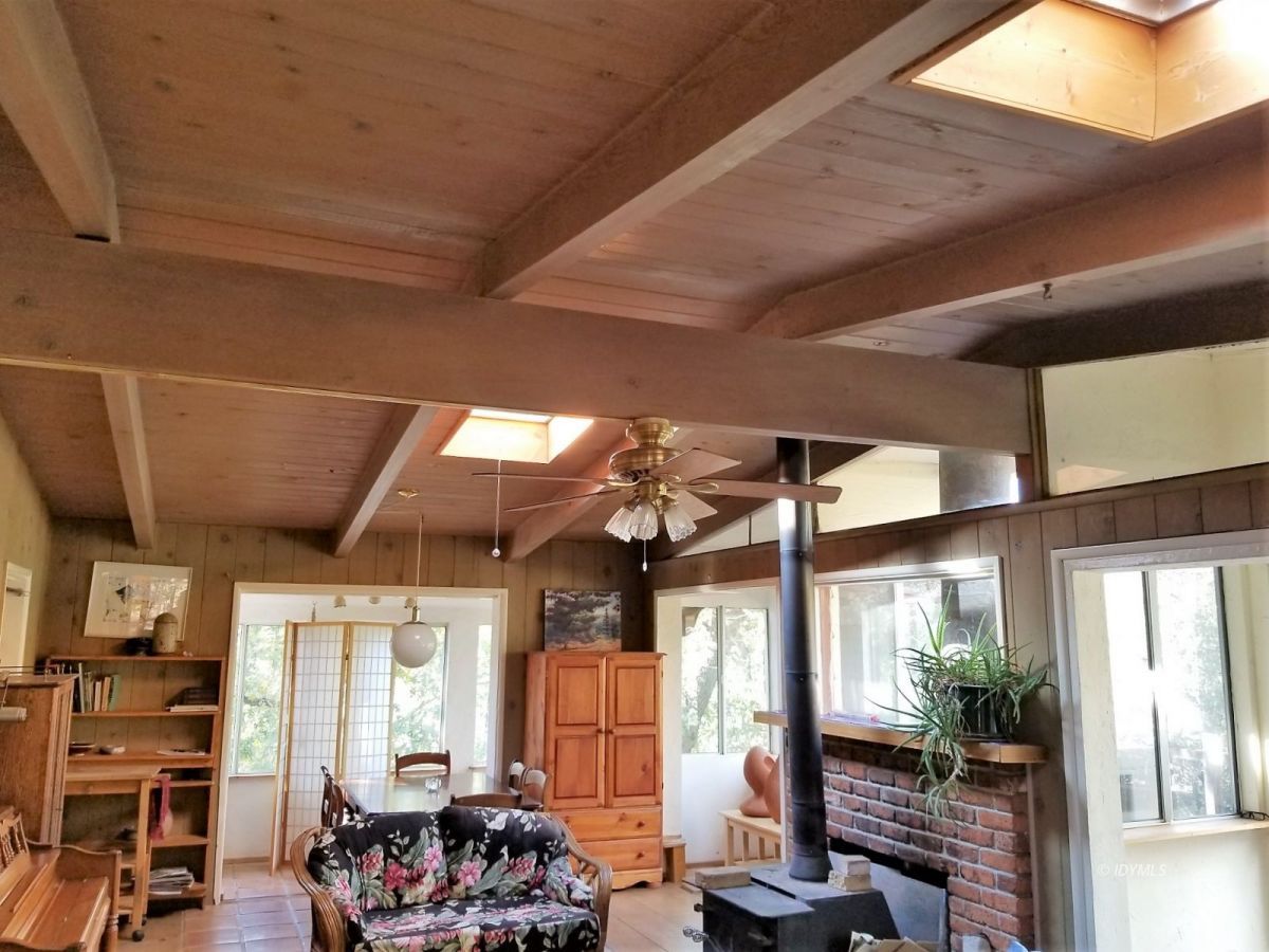 26740 Hopkins Road Idyllwild, CA 92549 - Photo 8 of 32 Front room