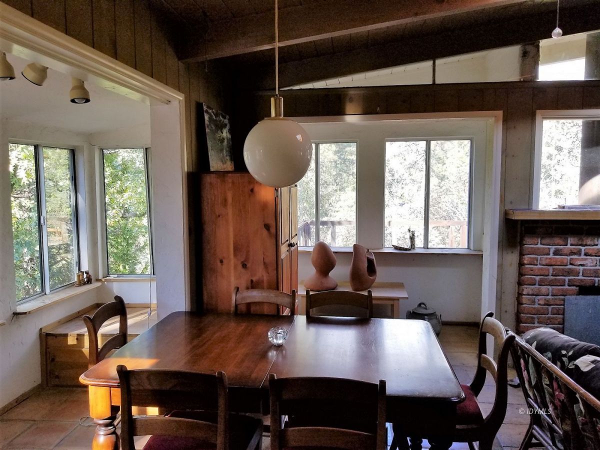 26740 Hopkins Road Idyllwild, CA 92549 - Photo 9 of 32 Dining Area