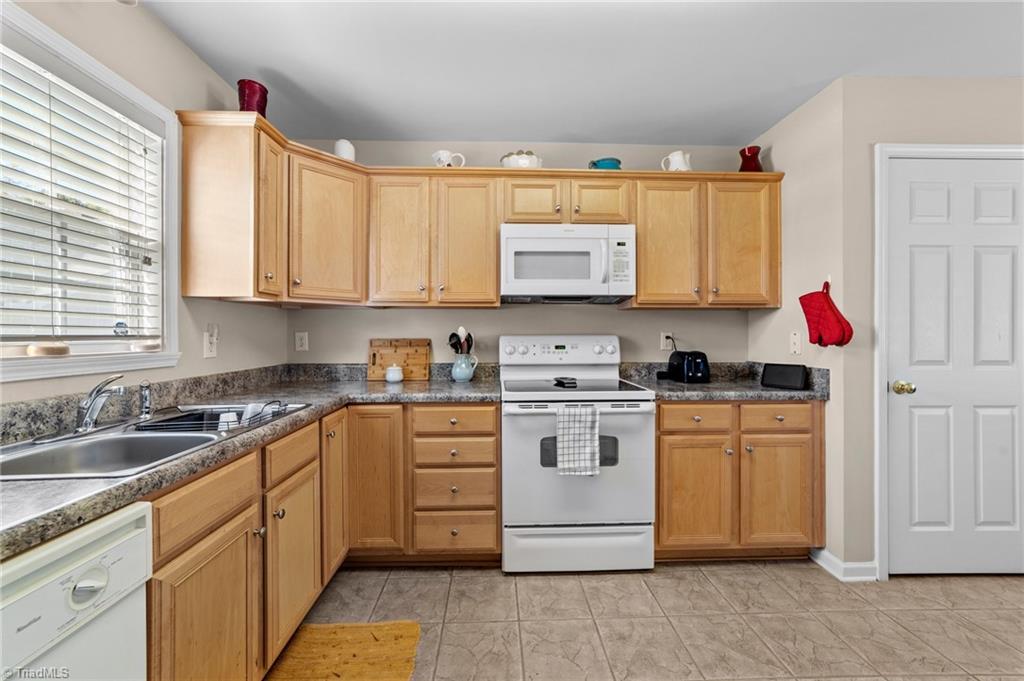 702 Chas Court High Point, NC 27265 - Photo 15 of 40 Gallery Image 15
