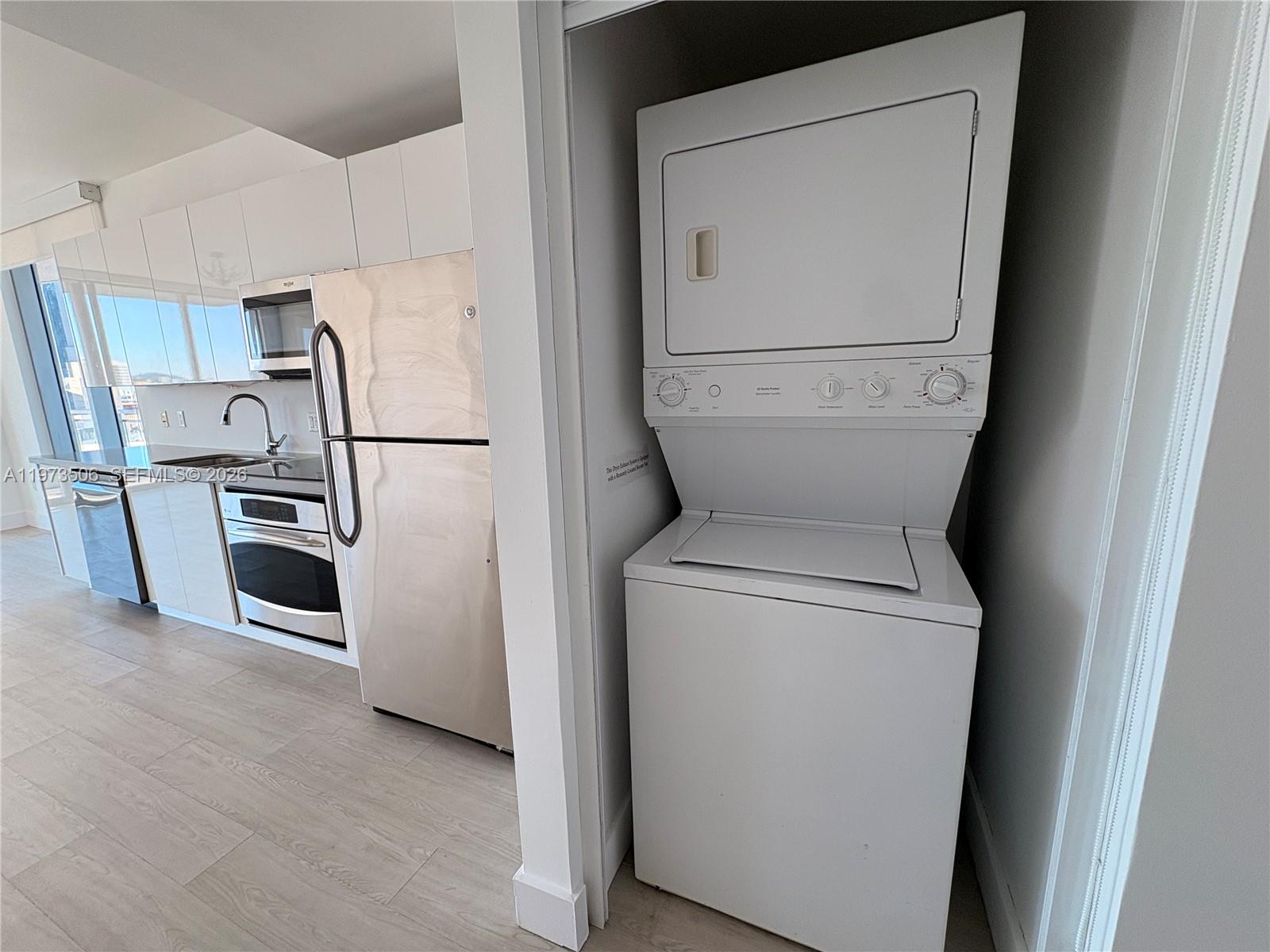90 Southwest 3rd Street, Unit 1205 Miami, FL 33130 - Photo 17 of 41 a utility room with dryer and washer