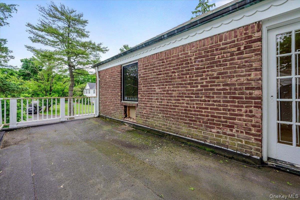 8 Parkside Drive Great Neck, NY 11021 - Photo 21 of 32