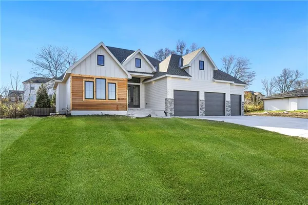 $699,900 | 3940 Southwest Flintrock Drive, Lee's Summit, MO 64082