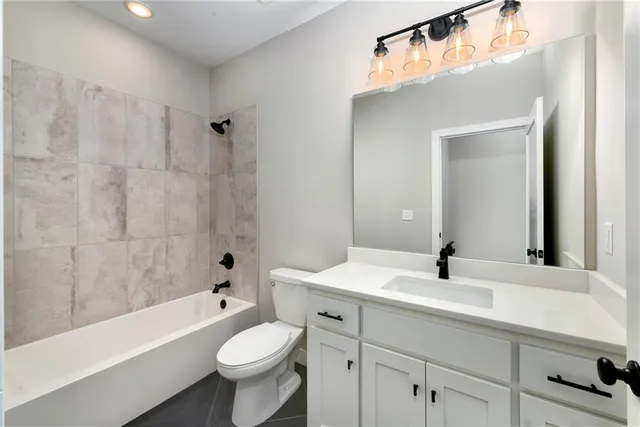 $699,900 | 3940 Southwest Flintrock Drive, Lee's Summit, MO 64082