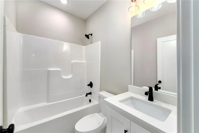 $699,900 | 3940 Southwest Flintrock Drive, Lee's Summit, MO 64082