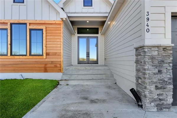 $699,900 | 3940 Southwest Flintrock Drive, Lee's Summit, MO 64082