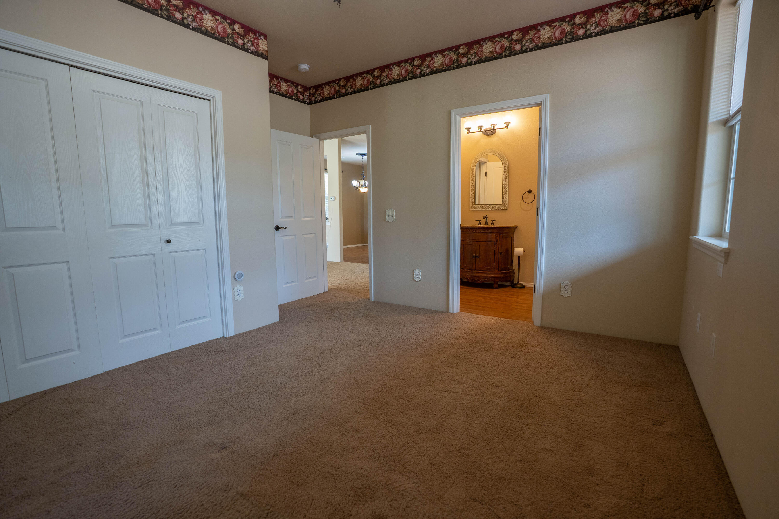 2080 Swingle Road Trail, OR 97541 - Photo 37 of 52 Third bedroom has convenient en suite access to the secondary bathroom.
