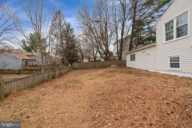 a view of a yard with a house