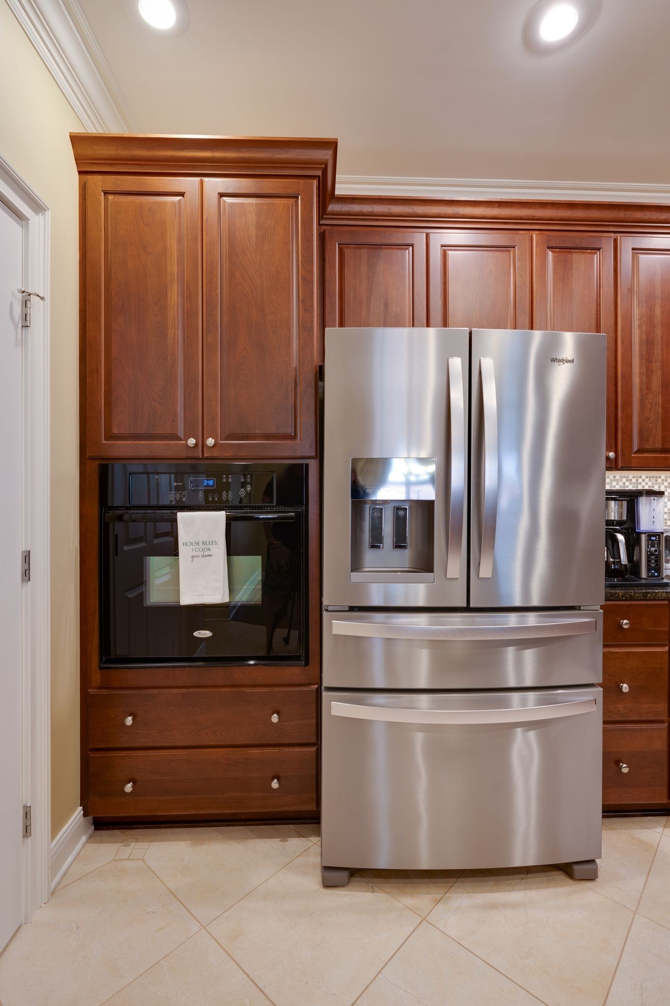 122 Riley Circle Fayetteville, TN 37334 - Photo 12 of 31 a kitchen with appliances and cabinets