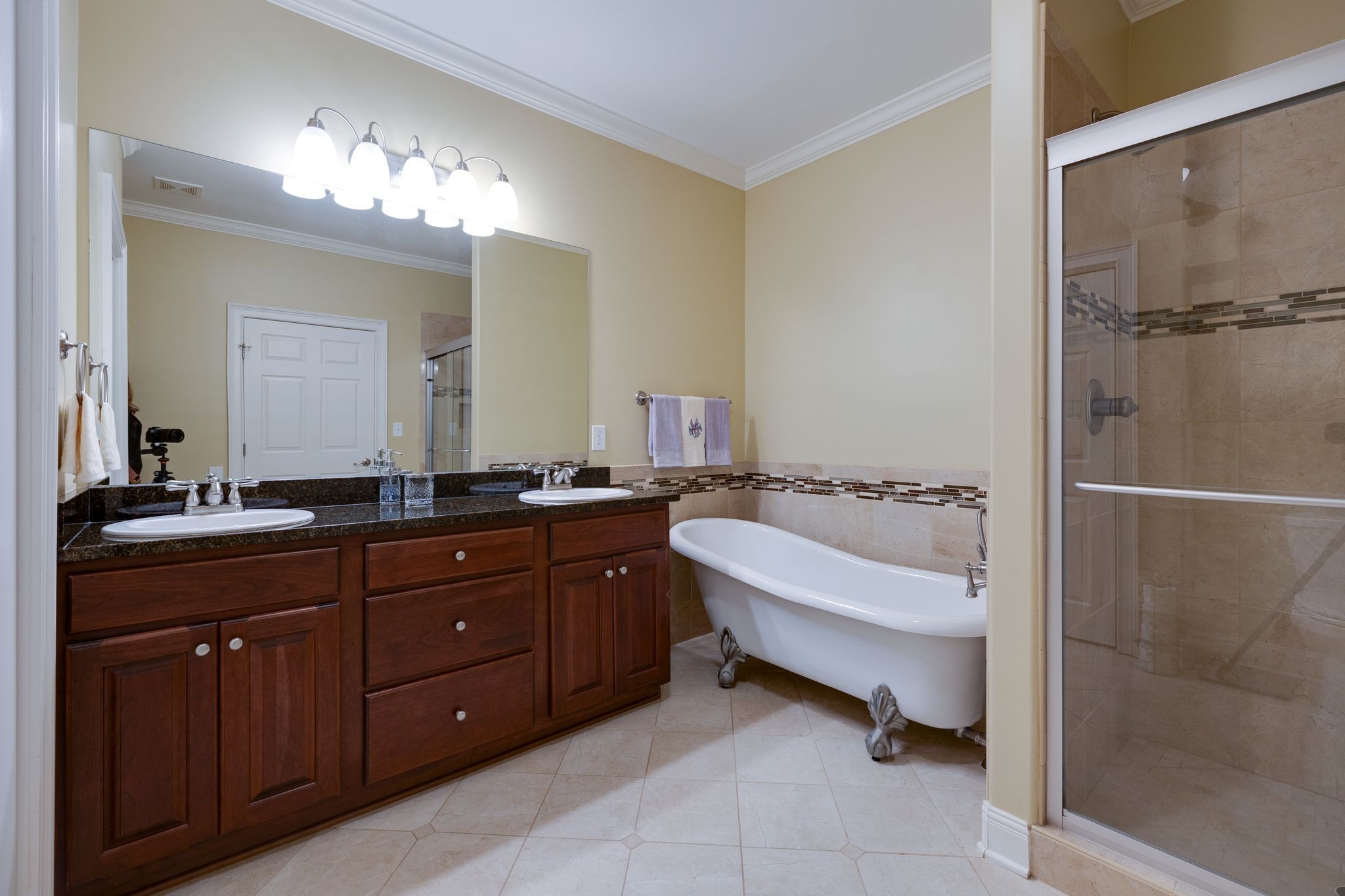122 Riley Circle Fayetteville, TN 37334 - Photo 16 of 31 a spacious bathroom with a tub sink and mirror