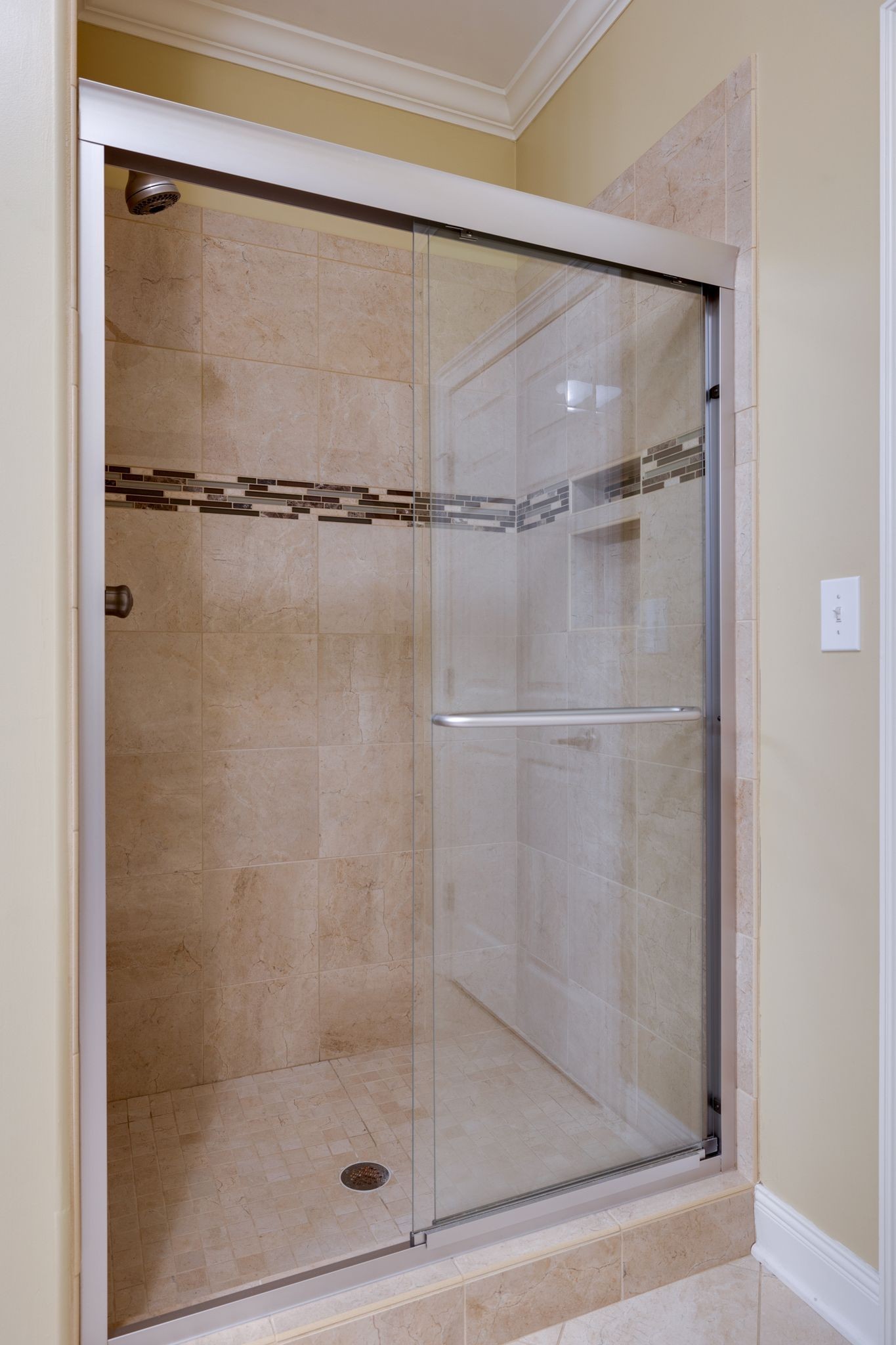 122 Riley Circle Fayetteville, TN 37334 - Photo 17 of 31 a bathroom with a glass shower door