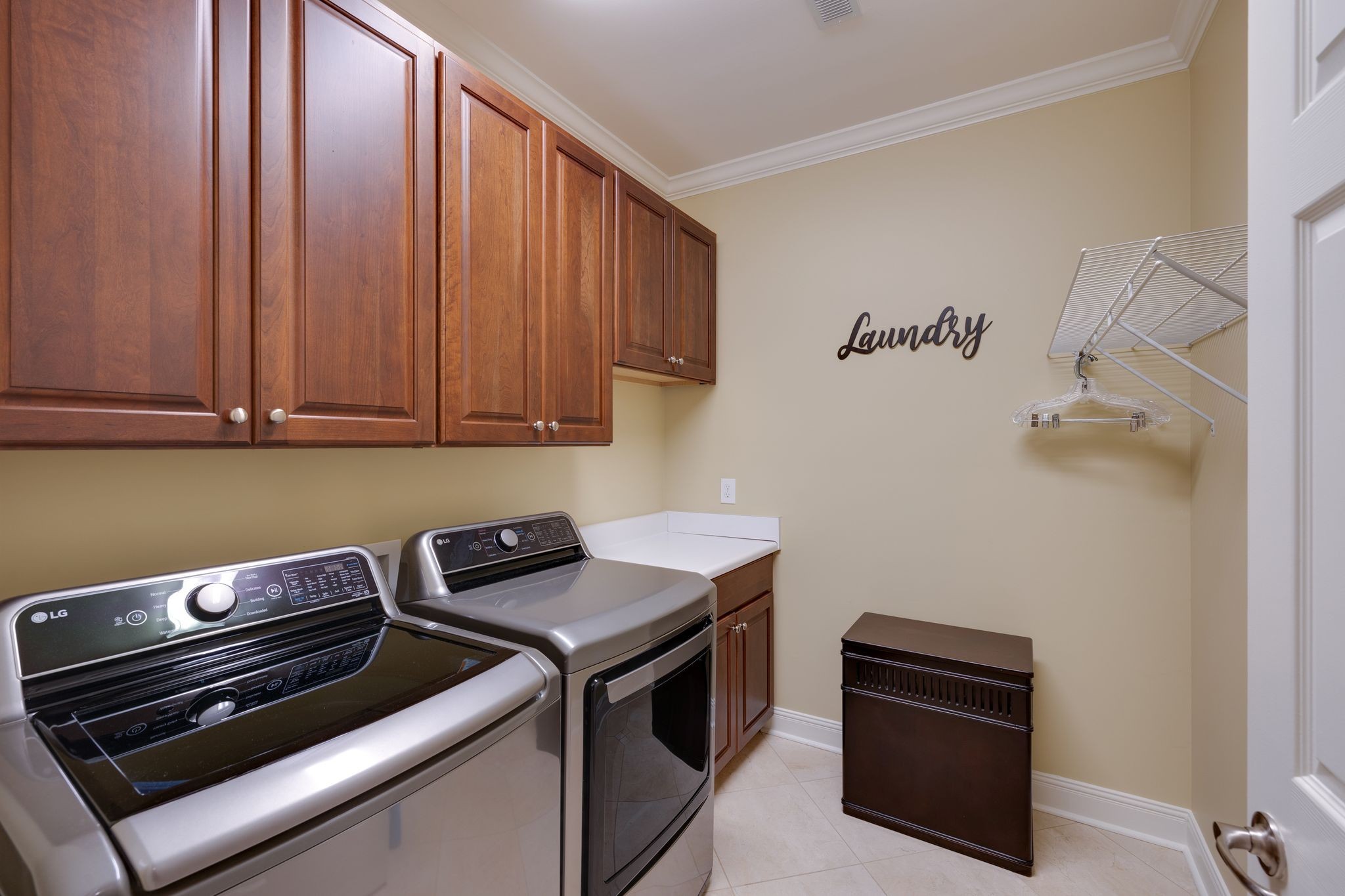 122 Riley Circle Fayetteville, TN 37334 - Photo 23 of 31 a view of a microwave and stove in a kitchen