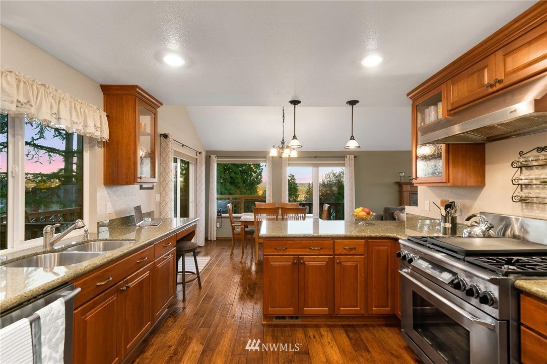 10728 Northeast 196th Street Bothell, WA 98011 - Photo 12 of 40 Gallery Image 12