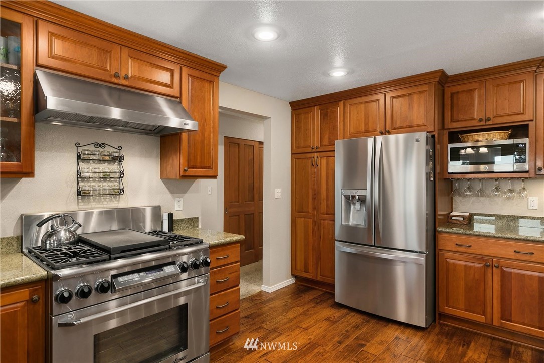 10728 Northeast 196th Street Bothell, WA 98011 - Photo 14 of 40 Gallery Image 14