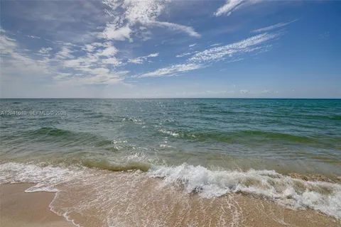 $615,000 | 6801 Collins Avenue, Unit DOOR 606, Miami Beach, FL 33141