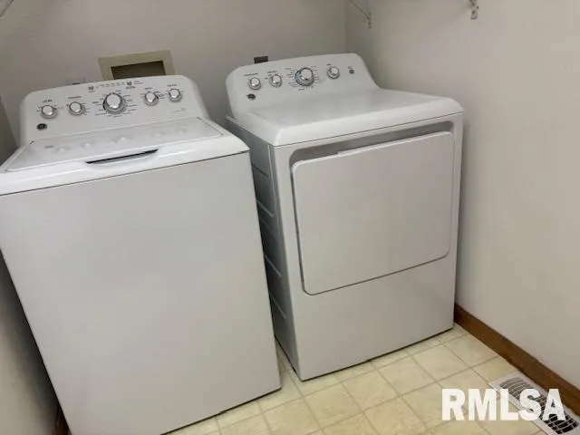 $224,900 | 217 North Pittsburg Landing, Springfield, IL 62711