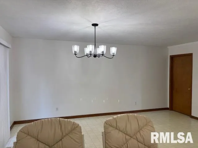 $224,900 | 217 North Pittsburg Landing, Springfield, IL 62711