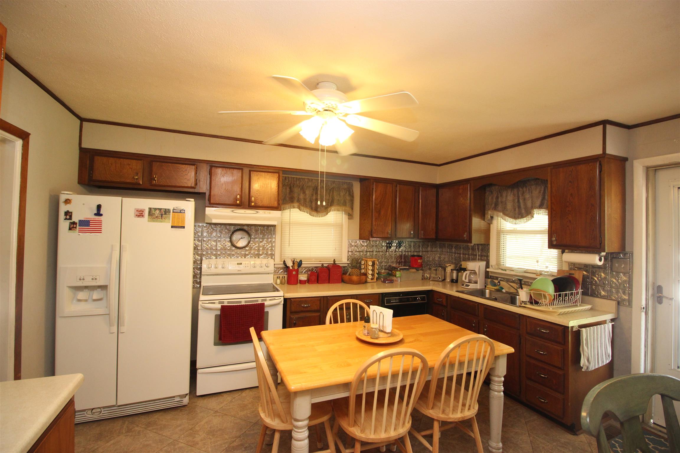 130 Robert Porter Road Dickson, TN 37055 - Photo 4 of 16 Another view of the kitchen. Range, dishwasher remain