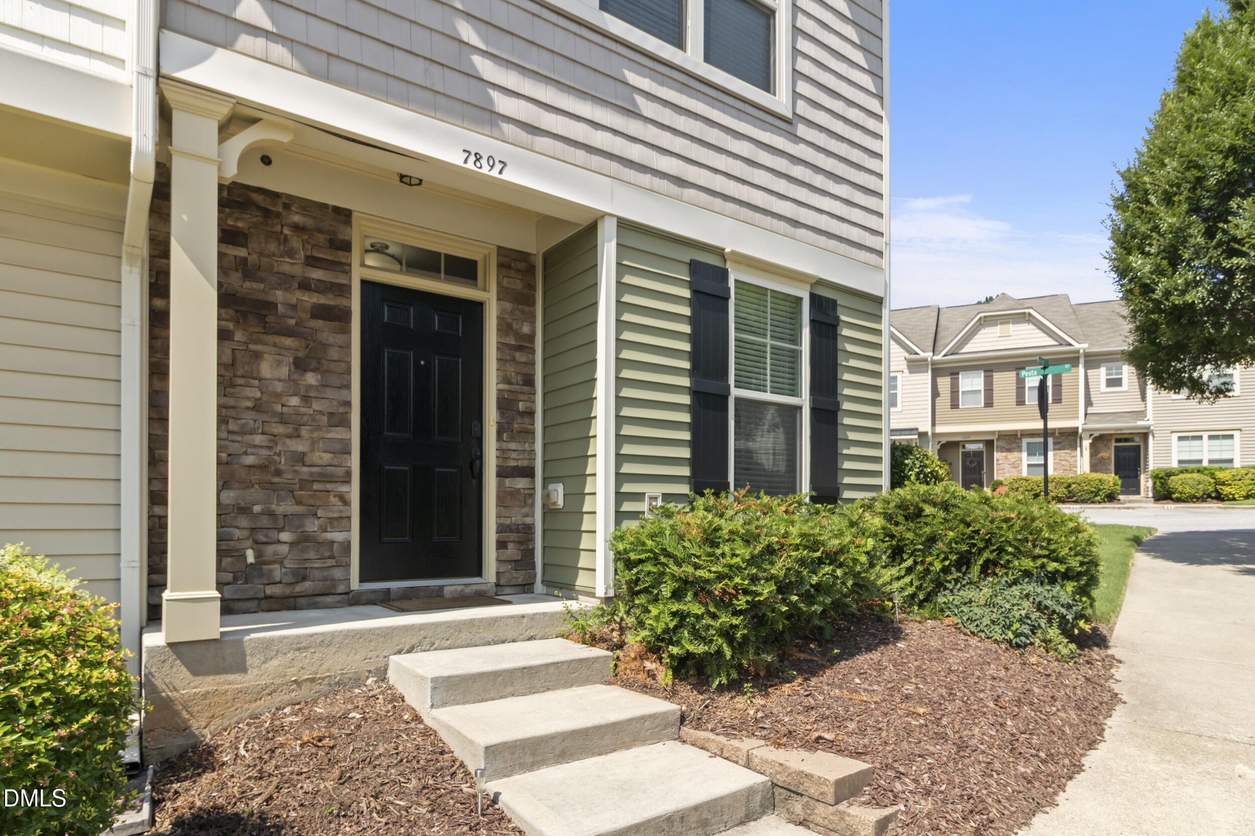 7897 Allscott Way Raleigh, NC 27612 - Photo 2 of 27 4_img_7151