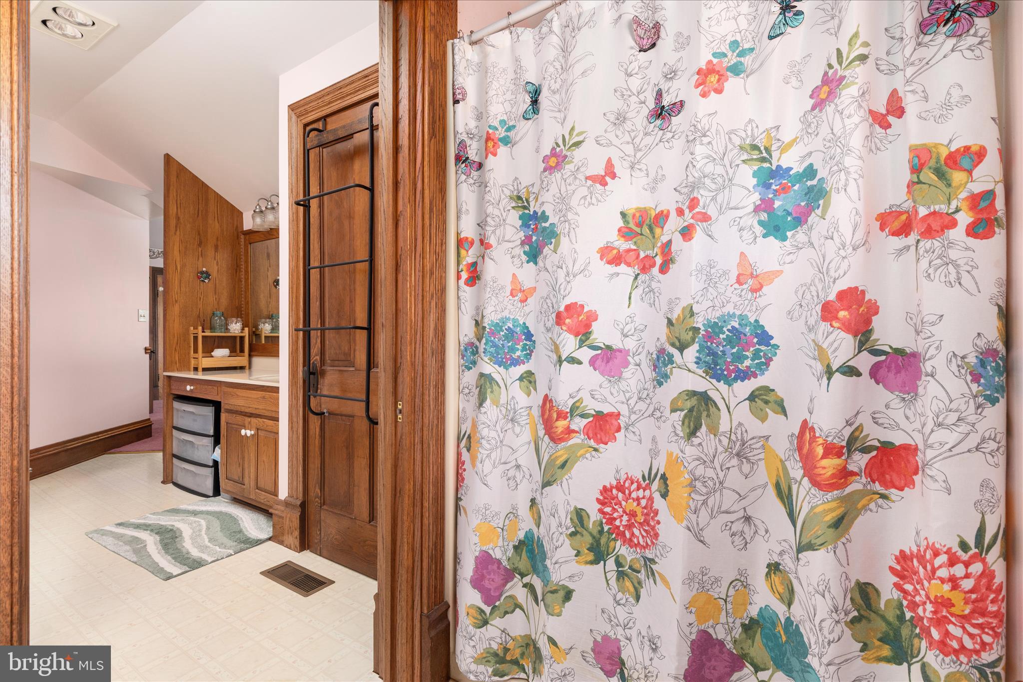 4263 St Davids Church Road Fort Valley, VA 22652 - Photo 31 of 60 Upstairs bath for bed #1