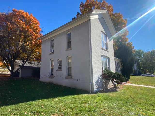 a view of a house with a yard
