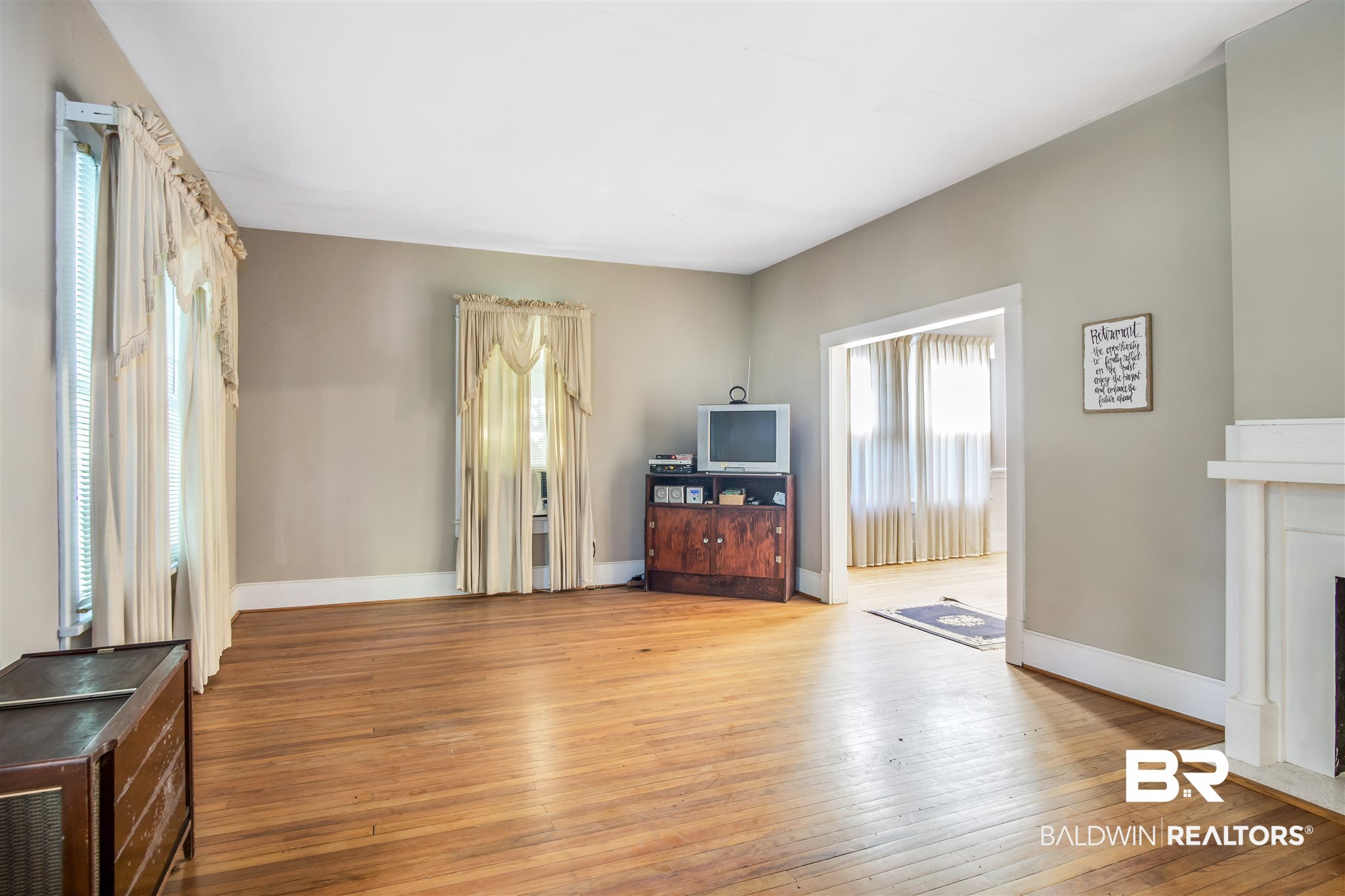 2407 Spring Hill Avenue Mobile, AL 36607 - Photo 2 of 23