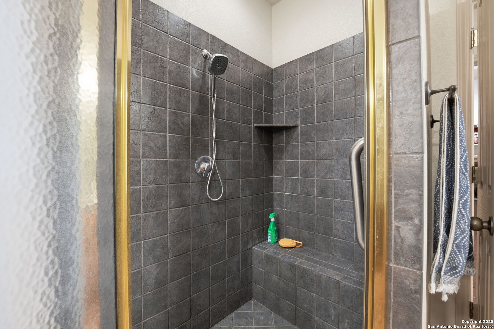 805 Paddy Road Floresville, TX 78114 - Photo 14 of 26 a bathroom with a shower