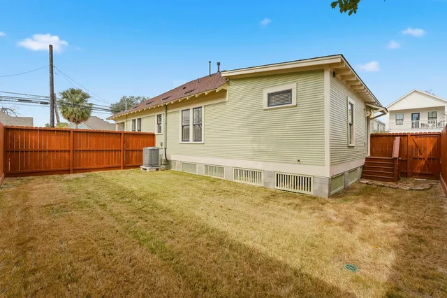 $2,900 | 2122 Hardy Street, Houston, TX 77026
