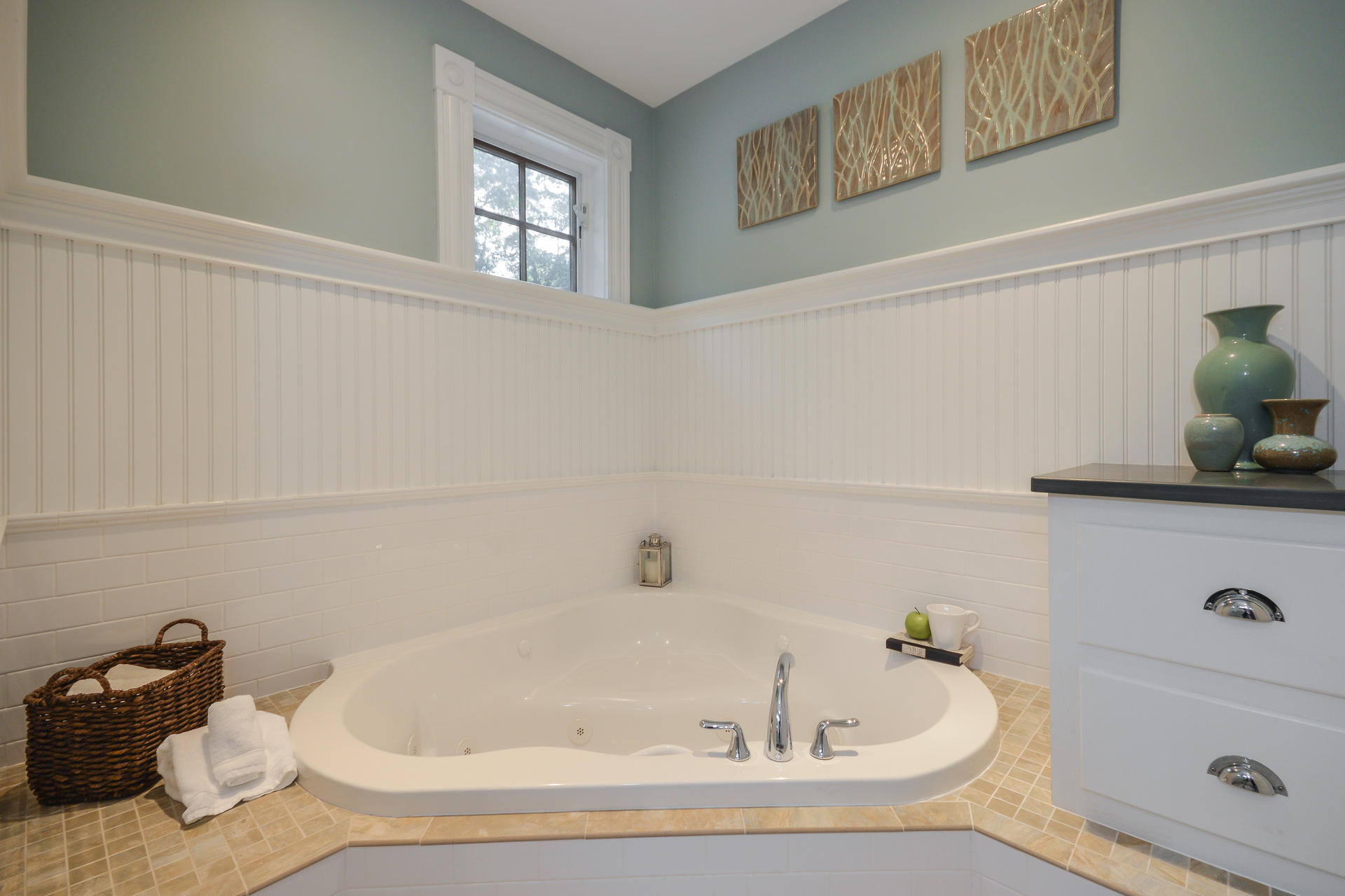 169 Tonset Road Orleans, MA 02653 - Photo 17 of 35 a bathroom with a tub and a window