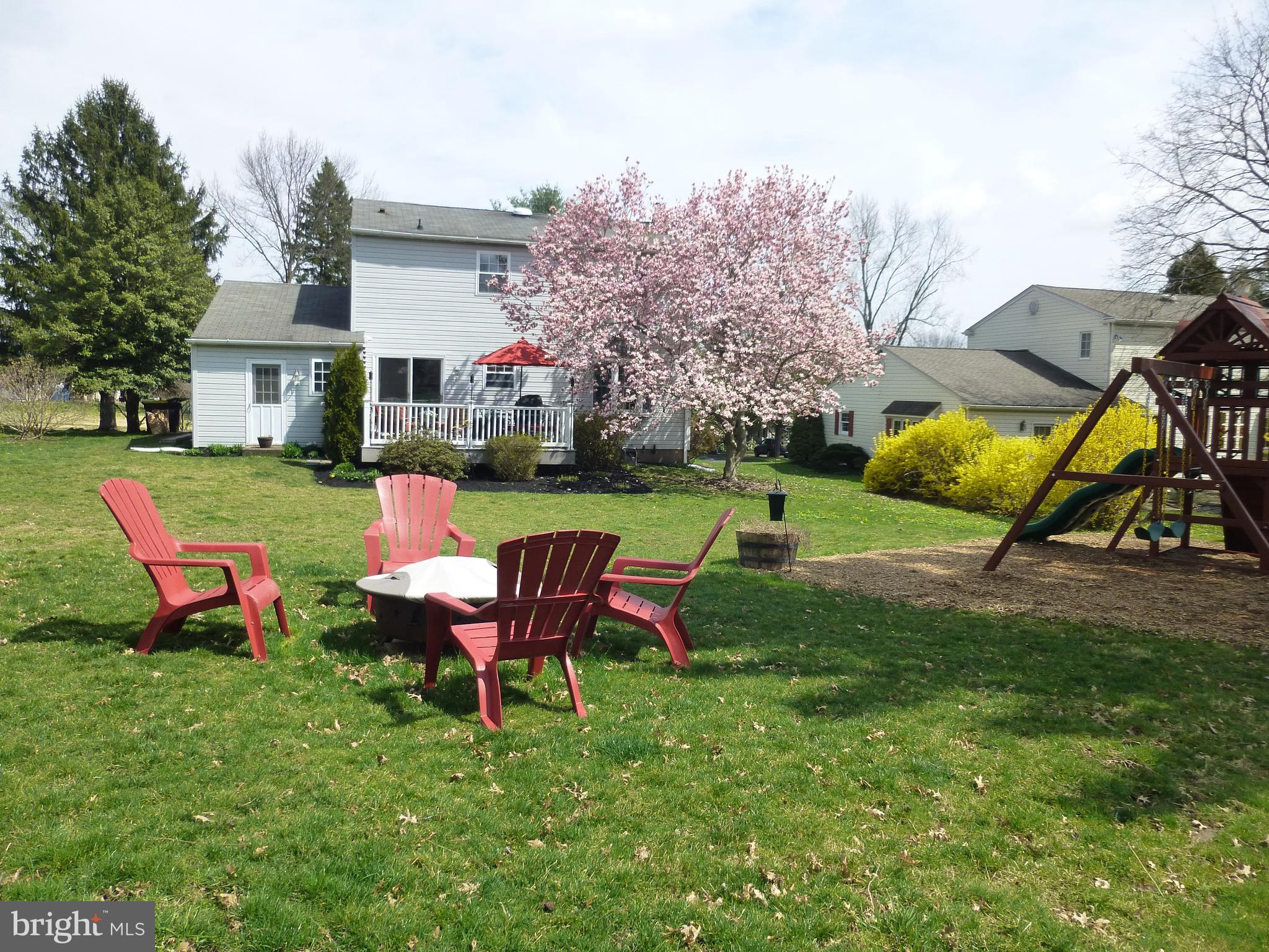 109 Crestview Road Hatboro, PA 19040 - Photo 4 of 35 Beautiful Backyard - Blooming Trees and Shrubs
