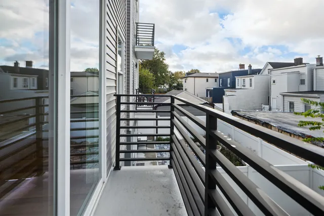 $3,900 | 277 Pearsall Avenue, Unit 1A, Jersey City, NJ 07305