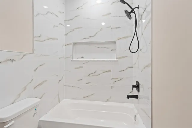 $3,900 | 277 Pearsall Avenue, Unit 1A, Jersey City, NJ 07305