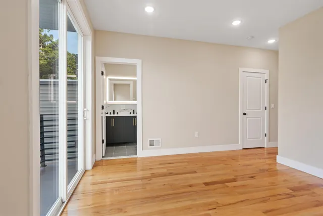 $3,900 | 277 Pearsall Avenue, Unit 1A, Jersey City, NJ 07305