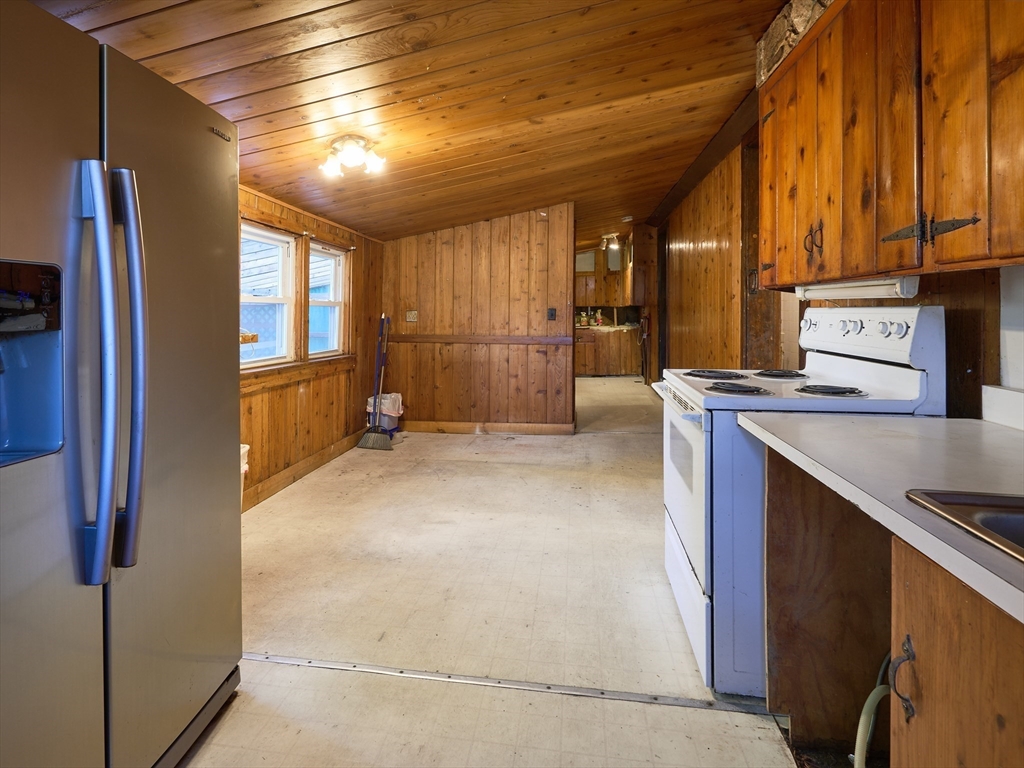 25 Stoneham Road Worcester, MA 01604 - Photo 7 of 22 Gallery Image 7