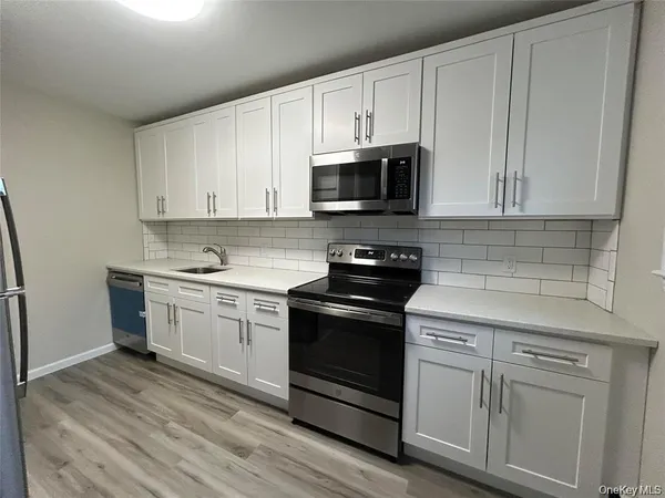 $2,750 | 179 Orinoco Drive, Unit 1, Brightwaters, NY 11718