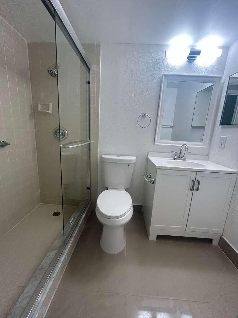 230 Fanshaw F, Unit F230 Boca Raton, FL 33434 - Photo 16 of 22 Bathroom 1
