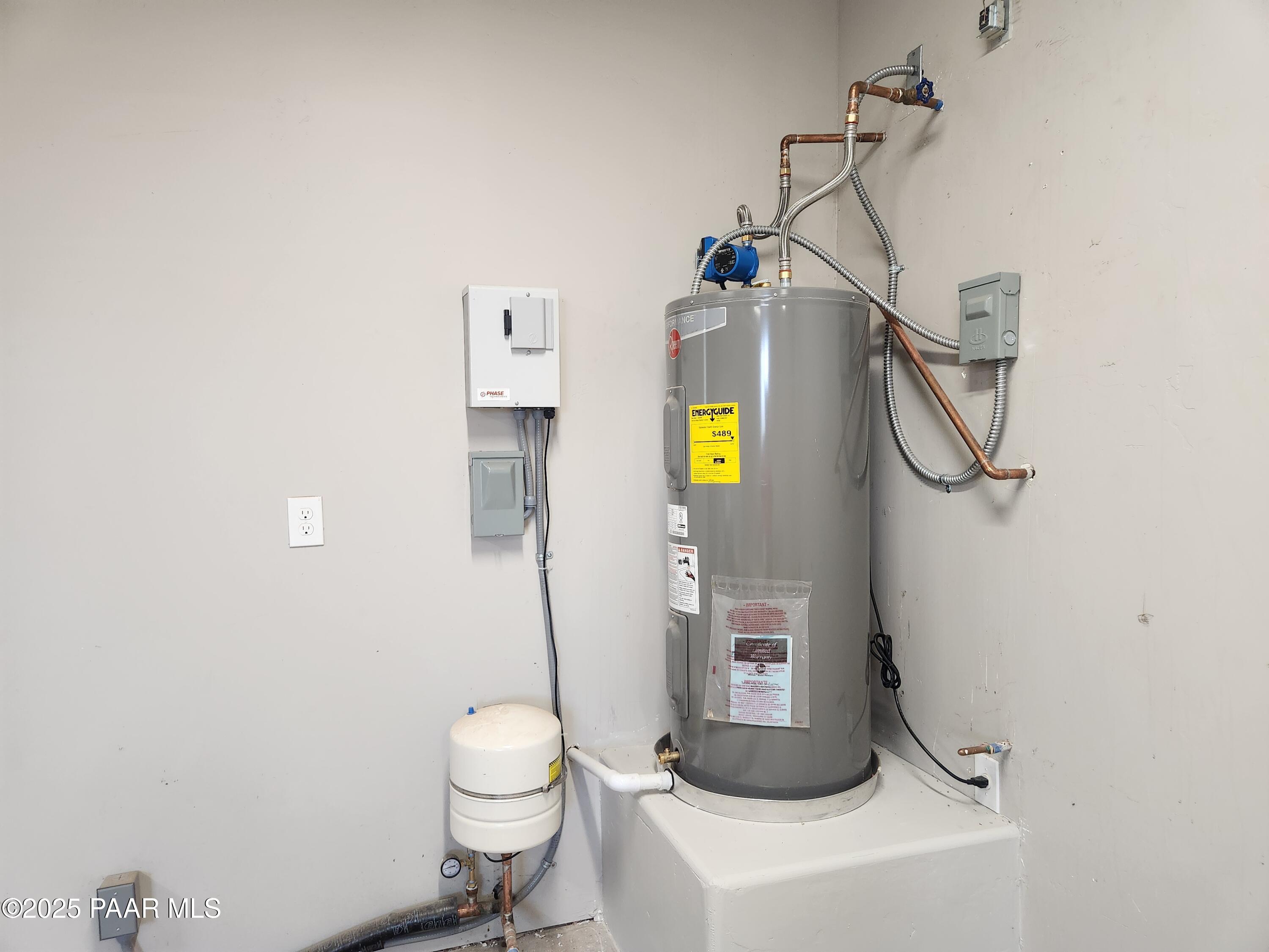 895 Ranch House Road Paulden, AZ 86334 - Photo 16 of 21 a bathroom with a granite countertop toilet and a sink