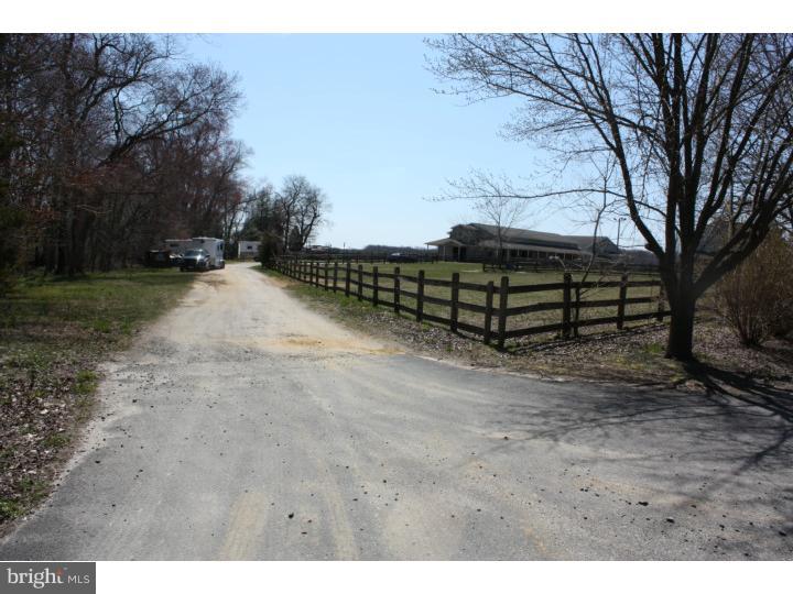 524 Oakshade Road Shamong, NJ 08088 - Photo 15 of 24 Driveway