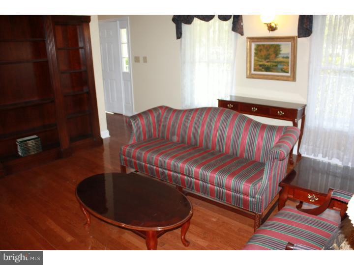 524 Oakshade Road Shamong, NJ 08088 - Photo 6 of 24 Living Room