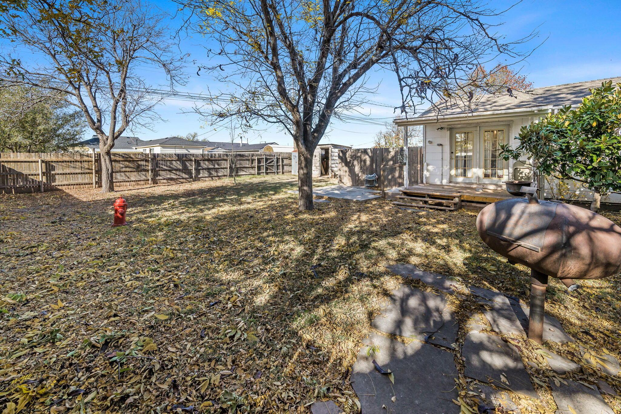 2133 Hamilton Street Pampa, TX 79065 - Photo 20 of 21 a view of yard with tree s