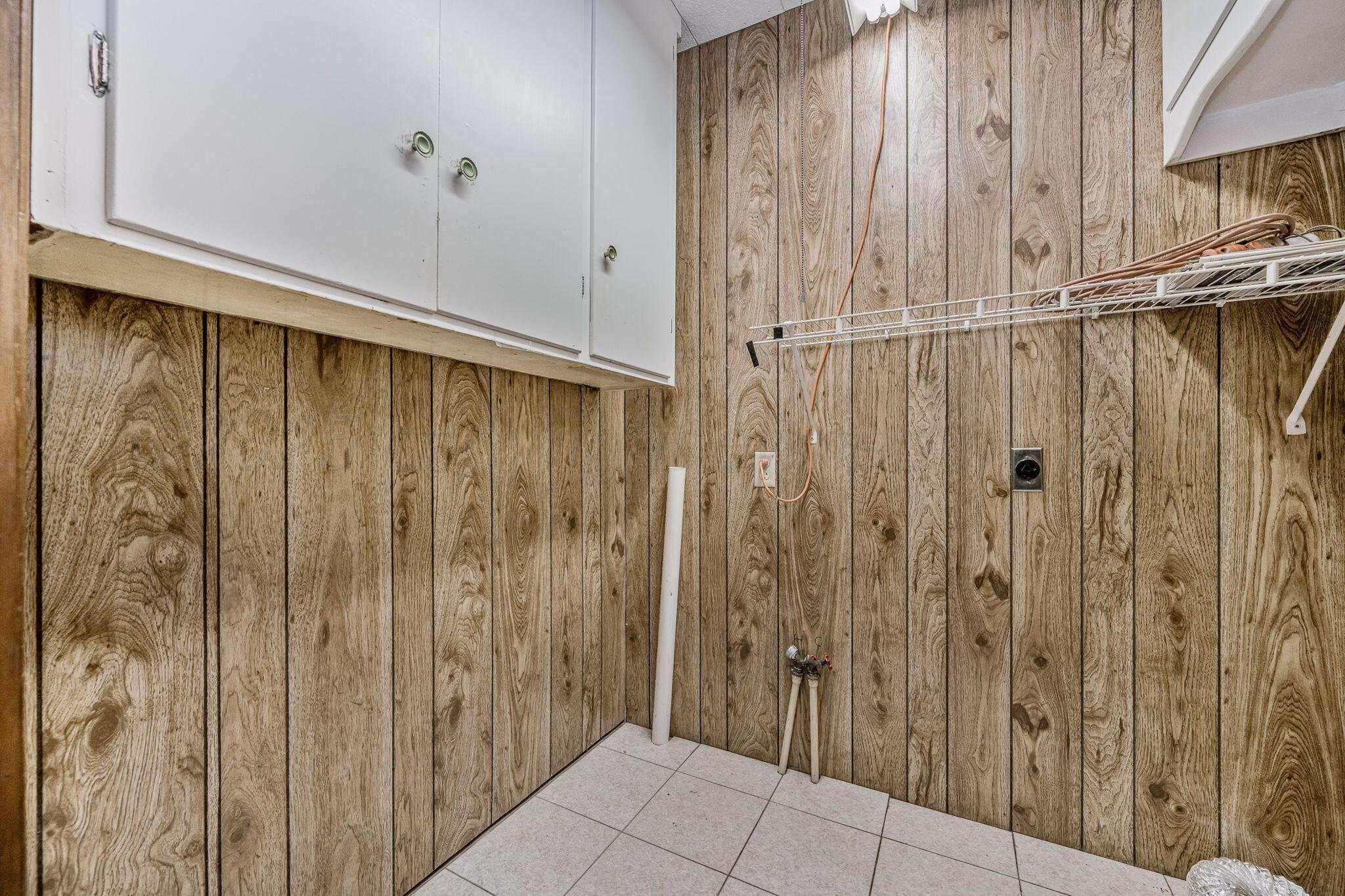 2133 Hamilton Street Pampa, TX 79065 - Photo 9 of 21 a view of a walk in closet