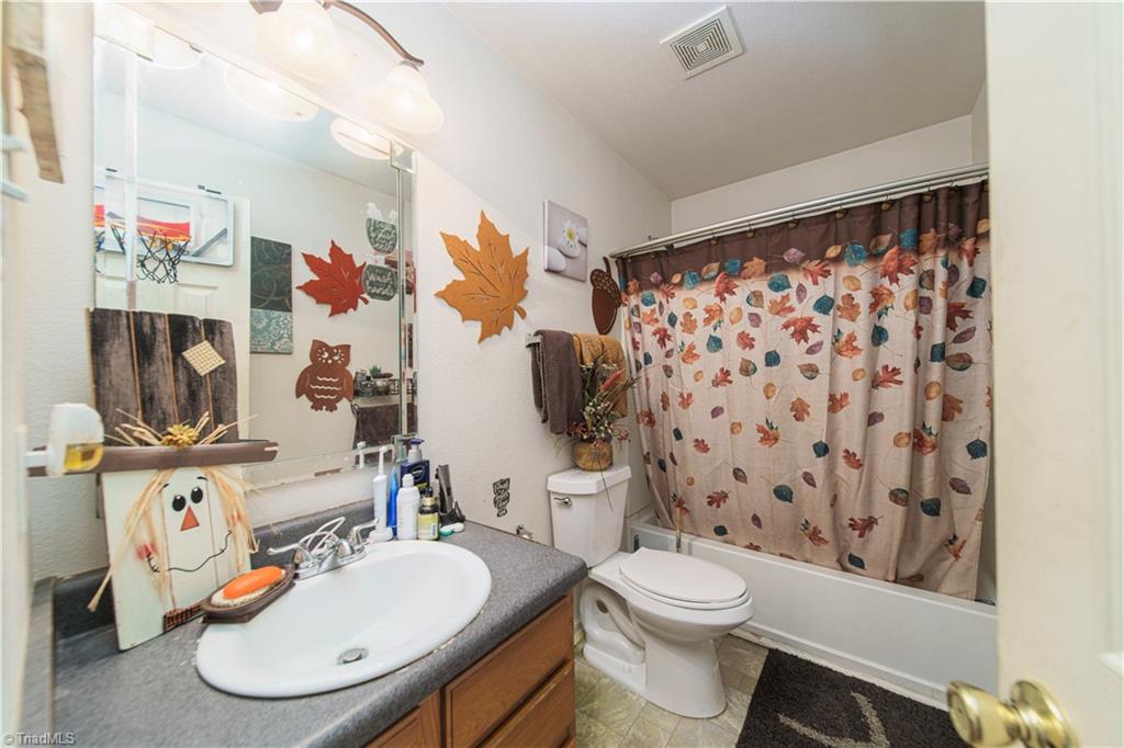748 Runningbrook Lane Rural Hall, NC 27045 - Photo 14 of 22 Full Guest Bath upstairs